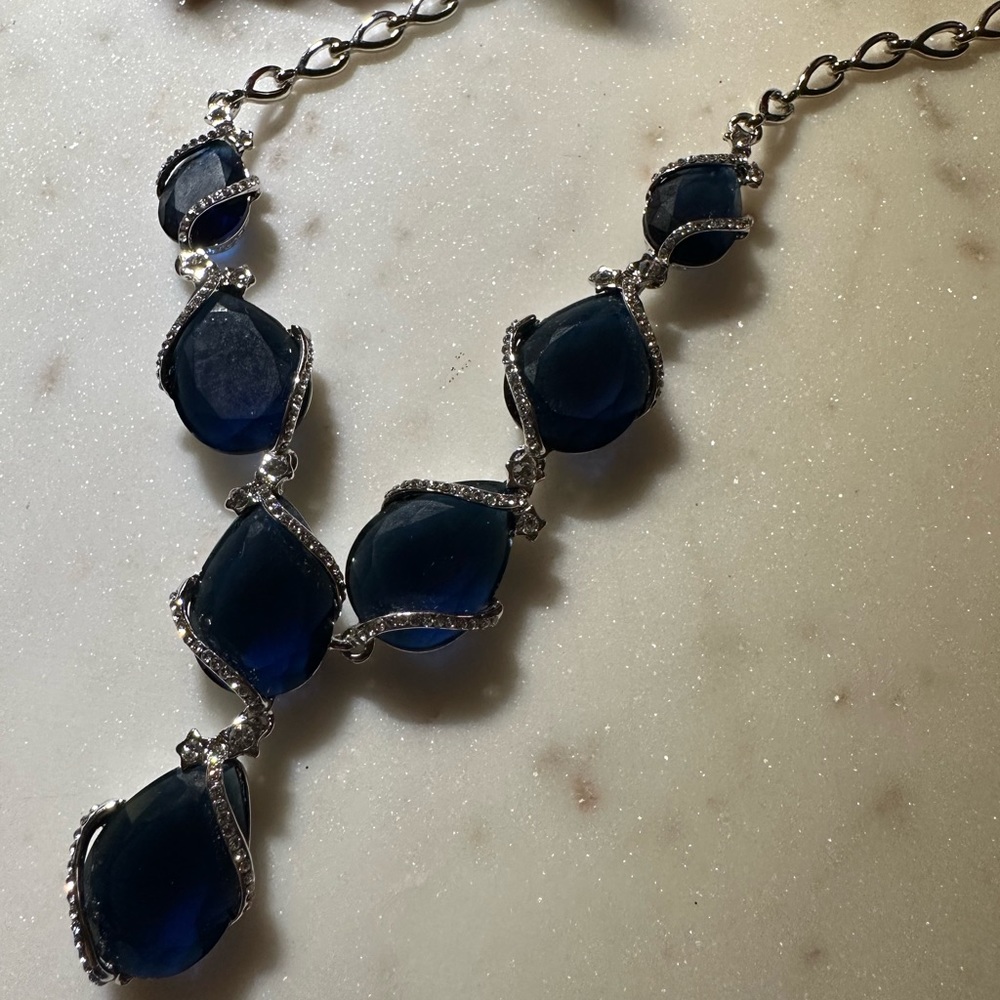Blue Crystal necklace (new)